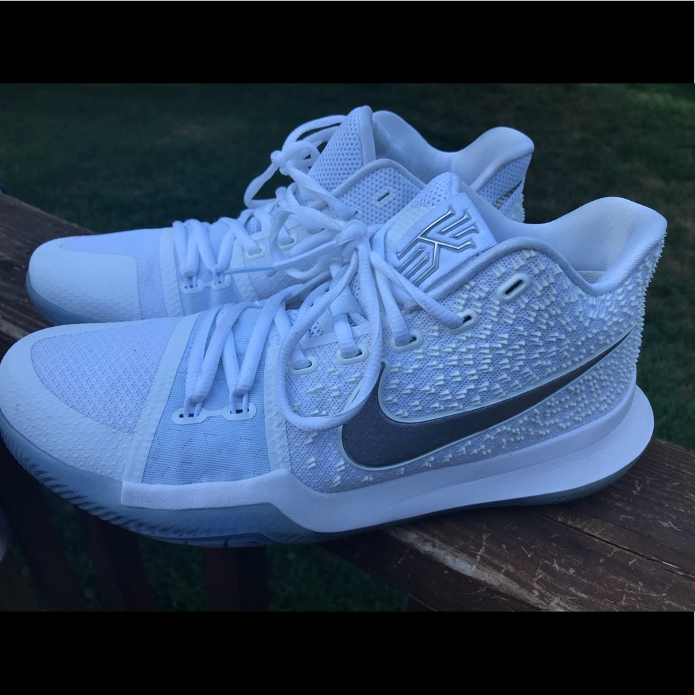 White Nike Zoom Kyrie 3 Men’s Size 9.5